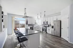 1341 S Mdw Ln, Round Lake, IL 60073 - Photo 10