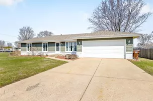 590 Brentwood Rd, Machesney Park, IL 61115 - Photo 2