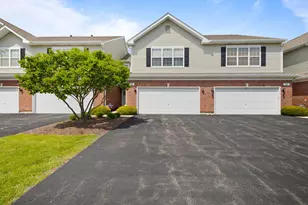 16 Black Oak Ct, Bolingbrook, IL 60490 - Photo 2