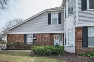 1903 Quaker Hollow Ln, Streamwood, IL 60107 - Photo 2