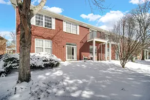 947 Kensington Dr, Northbrook, IL 60062 - Photo 2
