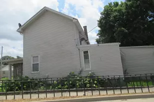 233 Buena Vista St, Paris, IL 61944 - Photo 6