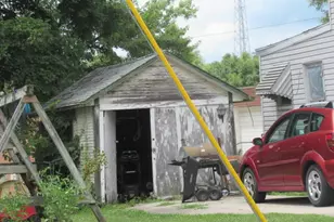 233 Buena Vista St, Paris, IL 61944 - Photo 2