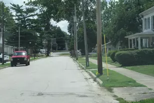 233 Buena Vista St, Paris, IL 61944 - Photo 12