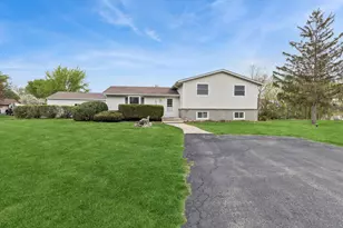215 Tollview Ct, Gilberts, IL 60136 - Photo 2