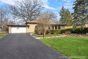 9 Notre Dame Dr, Naperville, IL 60540 - Photo 2