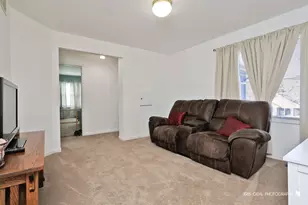 301 Tanager Dr, Woodstock, IL 60098 - Photo 14