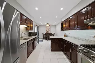 12324 Partridge Ln, Orland Park, IL 60467 - Photo 6