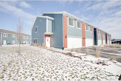 1021 Gillespie Lane, Yorkville, IL 60560 - Photo 2