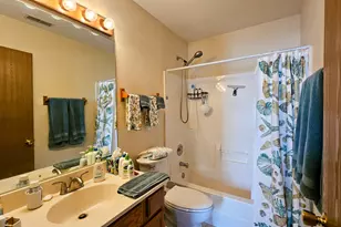 106 Village Creek Dr, Lake in the Hills, IL 60156 - Photo 8