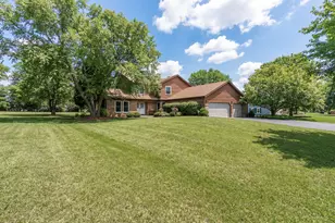 1602 Brittany Ln, Long Grove, IL 60047 - Photo 2