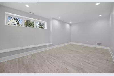 2323 W Farragut Avenue, Chicago, IL 60625 - Photo 22