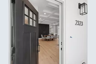 2323 W Farragut Avenue, Chicago, IL 60625 - Photo 2