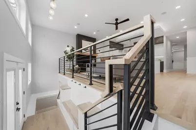 2323 W Farragut Avenue, Chicago, IL 60625 - Photo 16