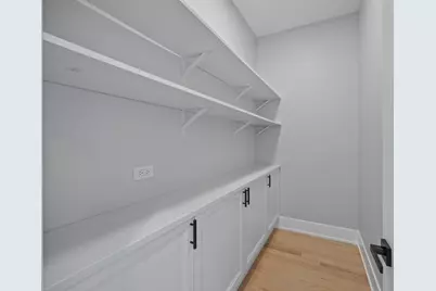 2323 W Farragut Avenue, Chicago, IL 60625 - Photo 8