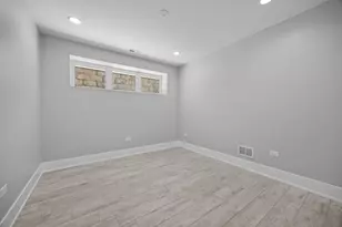 2323 W Farragut Ave, Chicago, IL 60625 - Photo 20