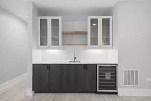 2323 W Farragut Ave, Chicago, IL 60625 - Photo 18