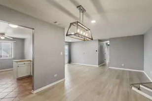 1200 Knottingham Ct, Schaumburg, IL 60193 - Photo 4