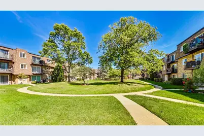 9420 Bay Colony Drive #2E, Des Plaines, IL 60016 - Photo 4