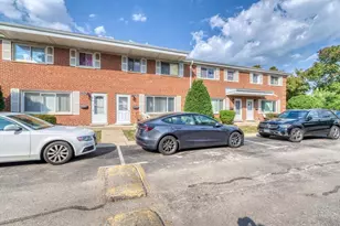 1176 N Boxwood Dr, Mount Prospect, IL 60056 - Photo 2