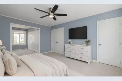 35 Manchester Lane, Vernon Hills, IL 60061 - Photo 8