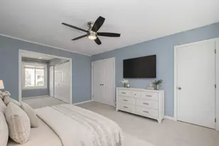 35 Manchester Ln, Vernon Hills, IL 60061 - Photo 8