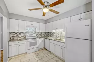 147 W Elk Trail, Carol Stream, IL 60188 - Photo 12