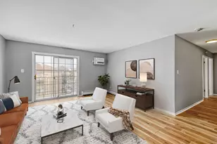 147 W Elk Trail, Carol Stream, IL 60188 - Photo 2