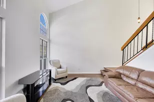 640 Sturnbridge Ln, Schaumburg, IL 60173 - Photo 8