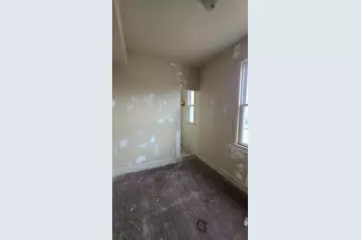 8422 S Baltimore Avenue, Chicago, IL 60617 - Photo 2