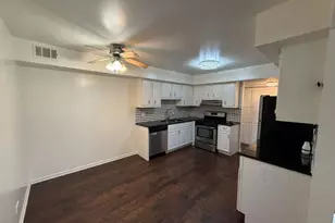 1945 Hancock Dr, Hoffman Estates, IL 60169 - Photo 4