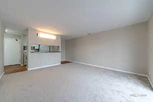 8 Oak Creek Dr, Buffalo Grove, IL 60089 - Photo 2