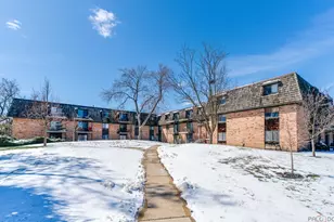 8 Oak Creek Dr, Buffalo Grove, IL 60089 - Photo 1