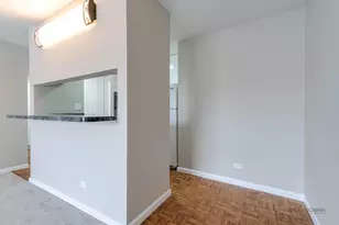 8 Oak Creek Dr, Buffalo Grove, IL 60089 - Photo 6