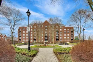 410 W Mahogany Ct, Palatine, IL 60067 - Photo 2