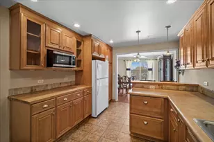 2700 E Bel Aire Dr, Arlington Heights, IL 60004 - Photo 6