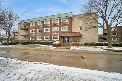 2700 E Bel Aire Drive #303, Arlington Heights, IL 60004 - Photo 1