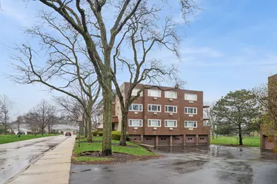 2700 E Bel Aire Drive #303, Arlington Heights, IL 60004 - Photo 1
