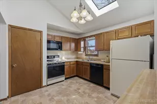 [Address not provided], Warrenville, IL 60555 - Photo 8