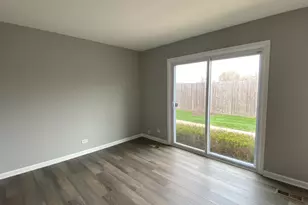 623 Robin Ct, Grayslake, IL 60030 - Photo 2