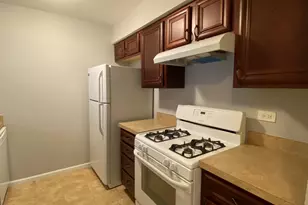 623 Robin Ct, Grayslake, IL 60030 - Photo 4