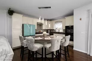 1139 River Bend Ln, Lisle, IL 60532 - Photo 8