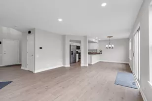 682 Silk Oak Ln, Crystal Lake, IL 60014 - Photo 4