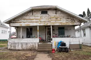 107 E Larue St, Streator, IL 61364 - Photo 1