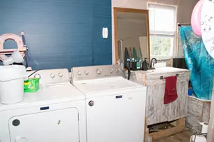 107 E Larue St, Streator, IL 61364 - Photo 12