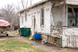 107 E Larue St, Streator, IL 61364 - Photo 4