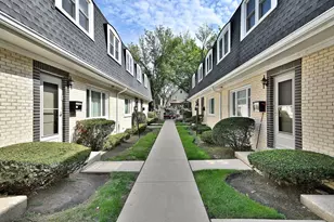 7324 N Bell Ave, Chicago, IL 60645 - Photo 2