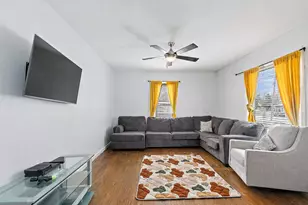 308 S 8th St, Dekalb, IL 60115 - Photo 4