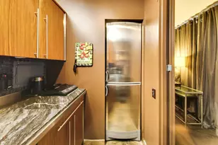 260 E Chestnut St, Chicago, IL 60611 - Photo 12