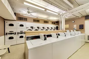 260 E Chestnut St, Chicago, IL 60611 - Photo 22